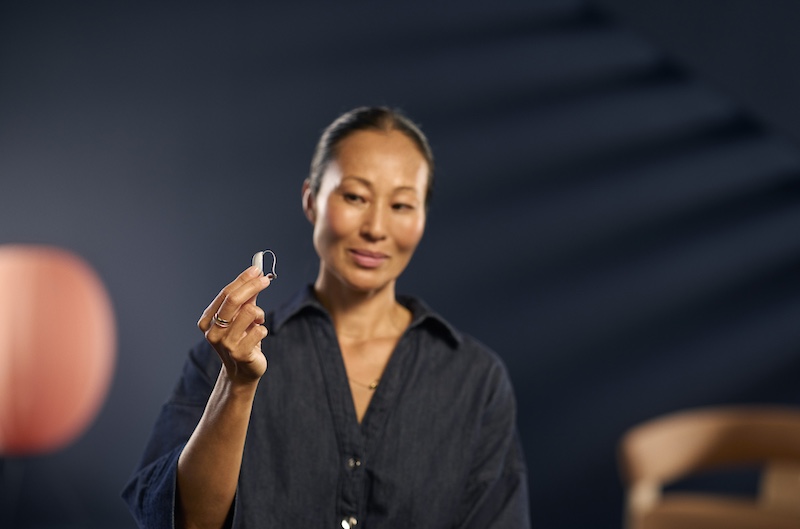 RS SA HA in hand 01 8150 HIGH